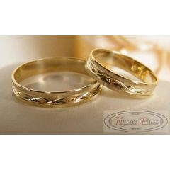 Arany karikagyűrű vésett sárgaarany színű