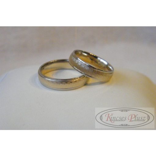 Kétszínű arany karikagyűrű
