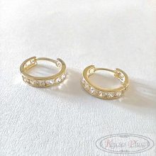 Arany fülbevaló karika köves